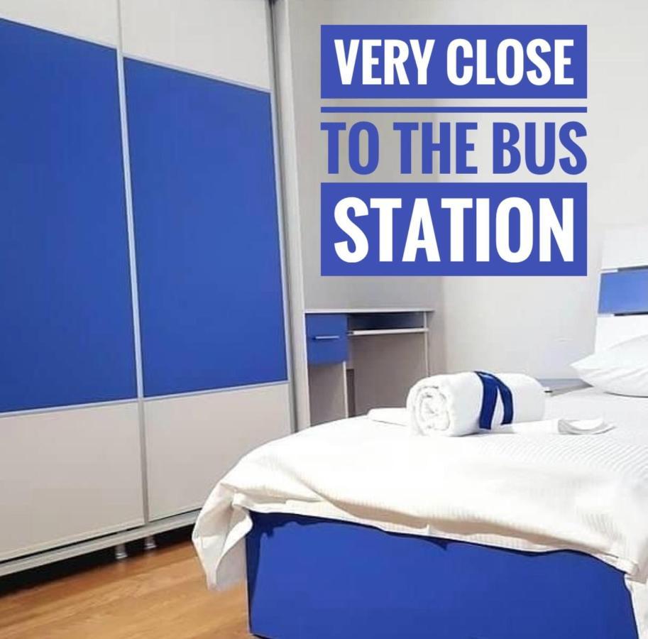 Bus Station Hostel Prishtine Bagian luar foto