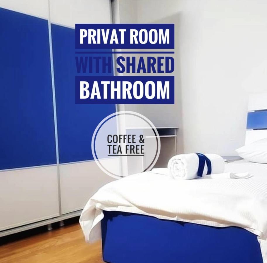 Bus Station Hostel Prishtine Bagian luar foto