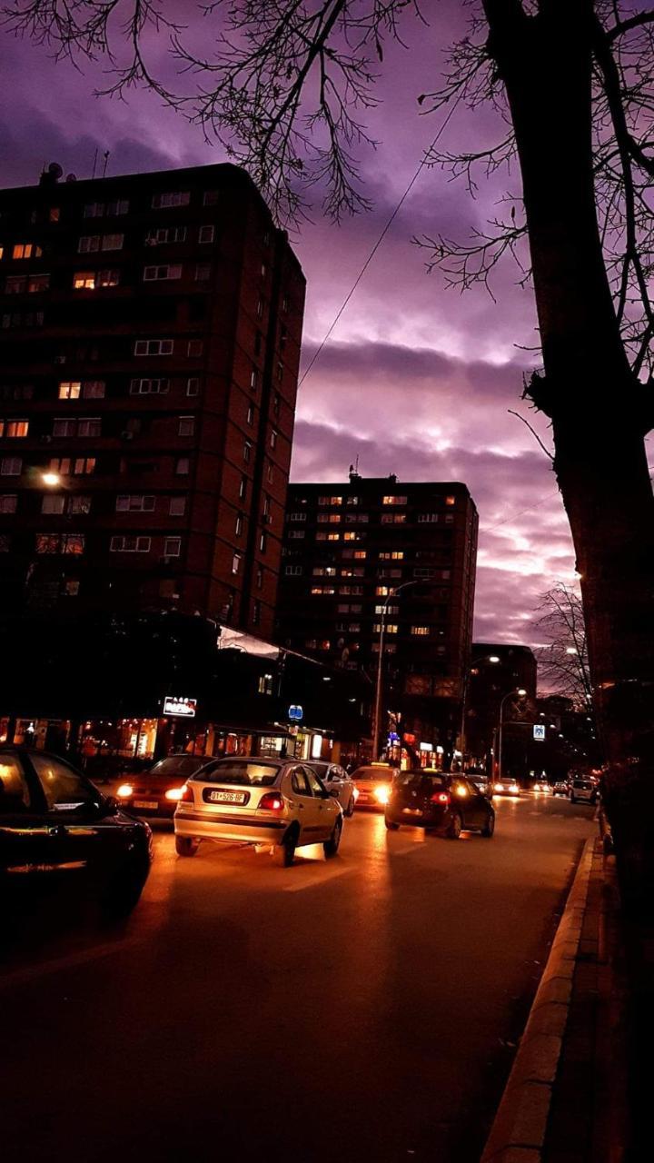 Bus Station Hostel Prishtine Bagian luar foto